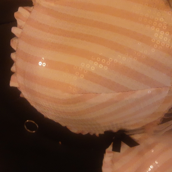 36D PINK SEQUIN LINGERIE  WITH MATCHING THONG. - Picture 2 of 5